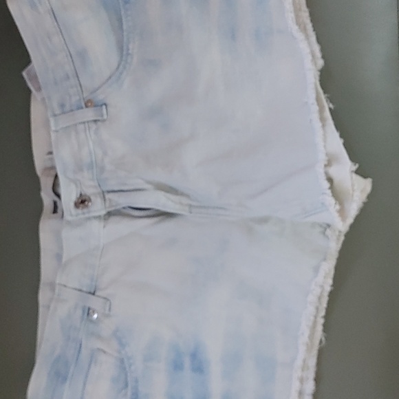 Levi's washed off shorts, never worn/washed - Picture 2 of 4